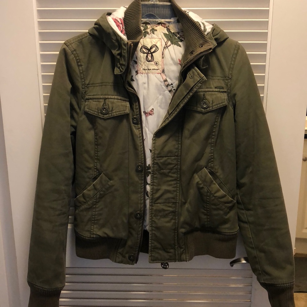 Green bomber TNA Aritzia jacket. Size XS